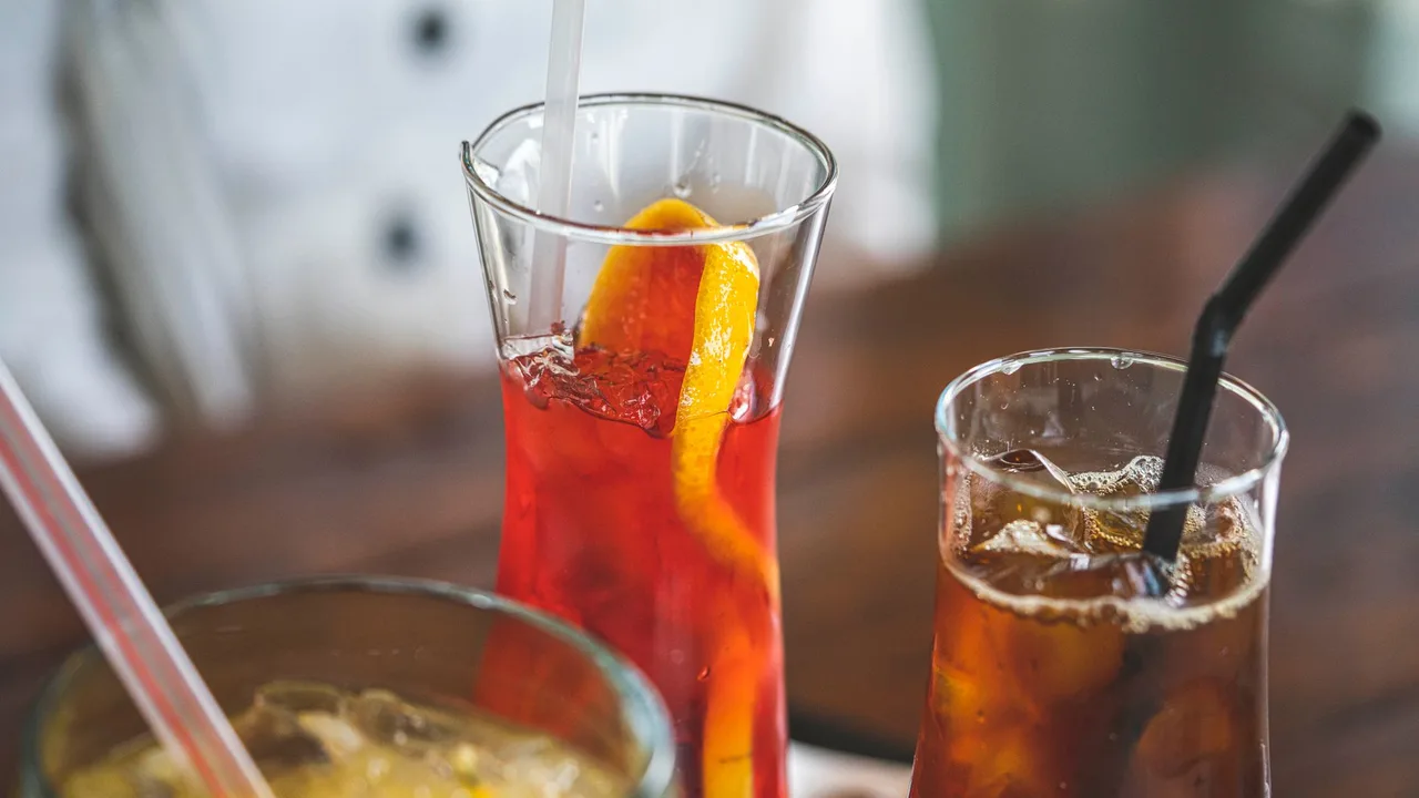 Selbst gemachter Rooibos-Zitronen-Eistee (zuckerfrei)